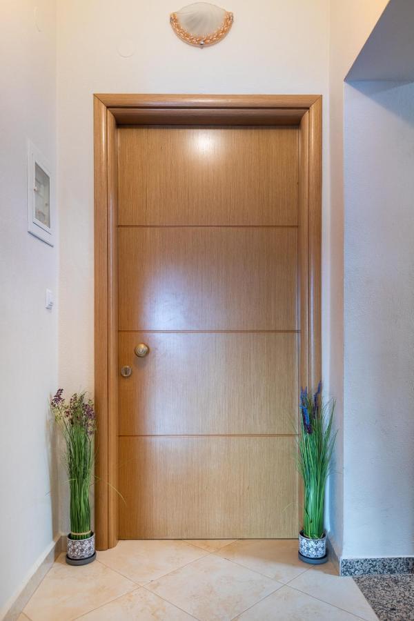 Luxury Central Apartment ซานธี ภายนอก รูปภาพ